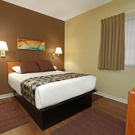 Hotel At Waterwalk Wichita Bagian luar foto