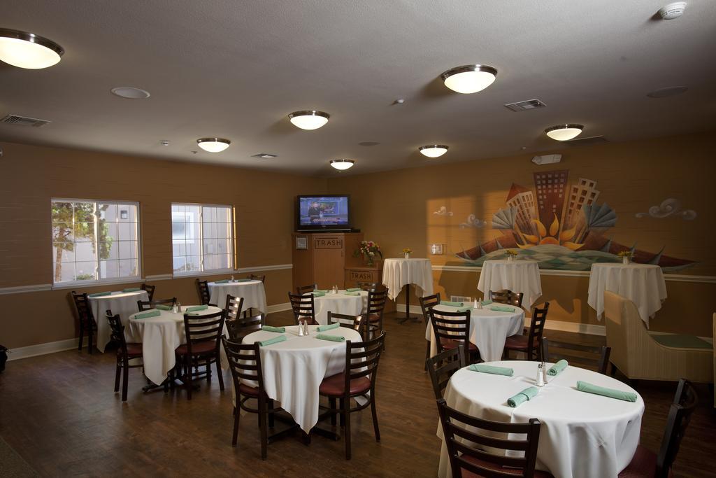 Hotel At Waterwalk Wichita Bagian luar foto