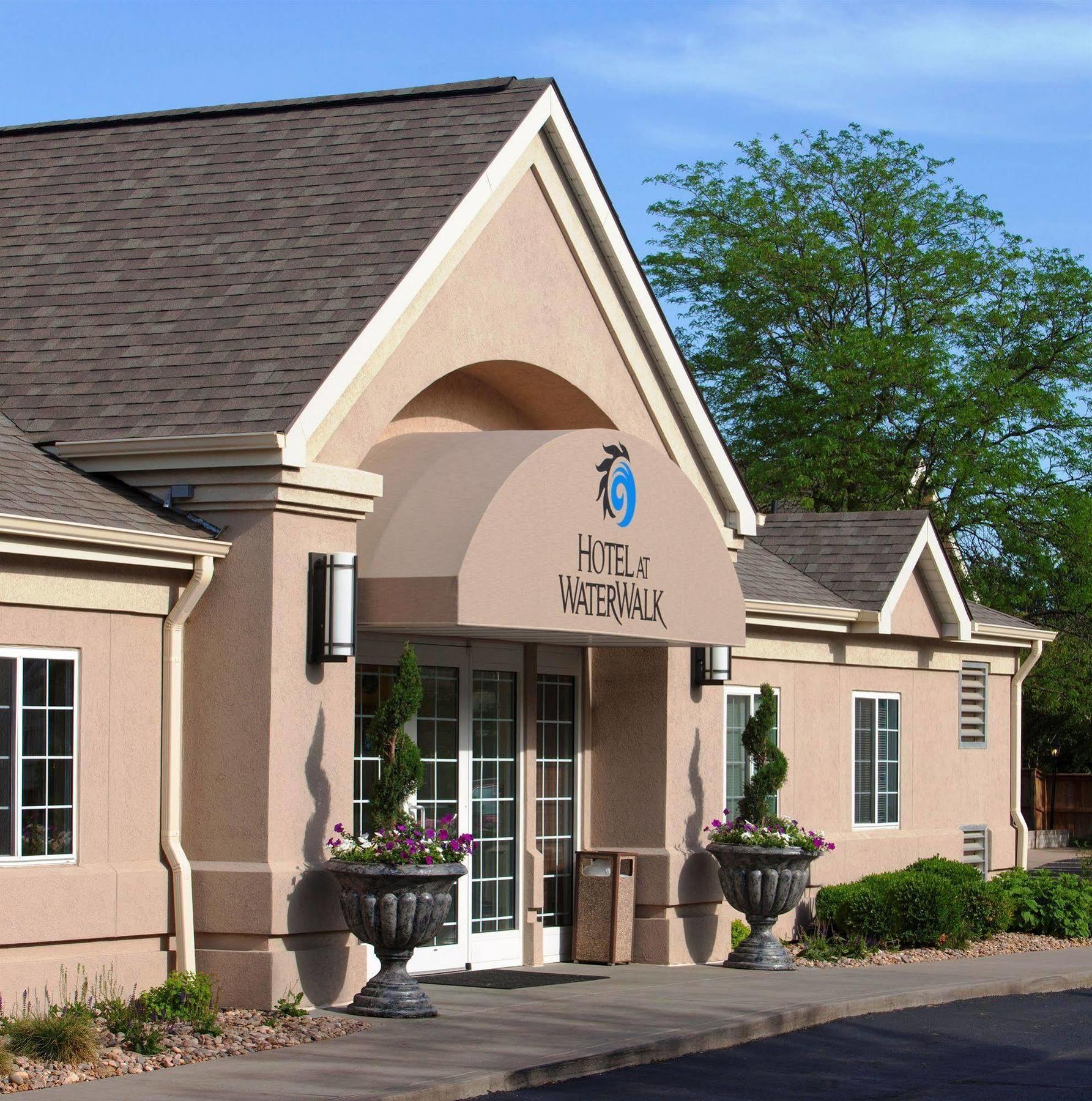 Hotel At Waterwalk Wichita Bagian luar foto